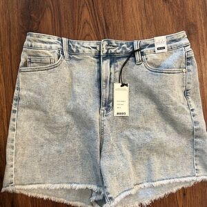 Judy Blue Light Blue Denim Frayed Hem Women's Shorts. Size XL. NWT